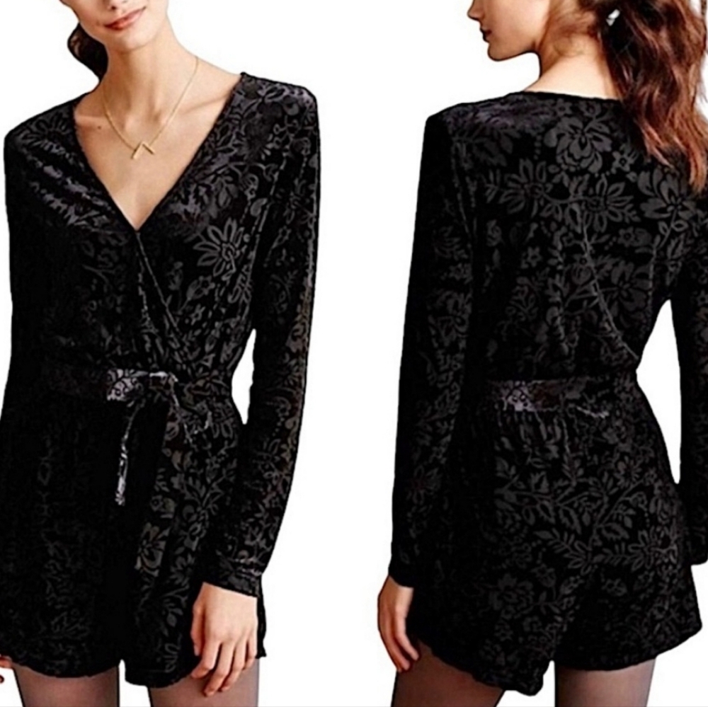 Saylor by‎ Anthropologie Black Floral Velvet Romper Size Small